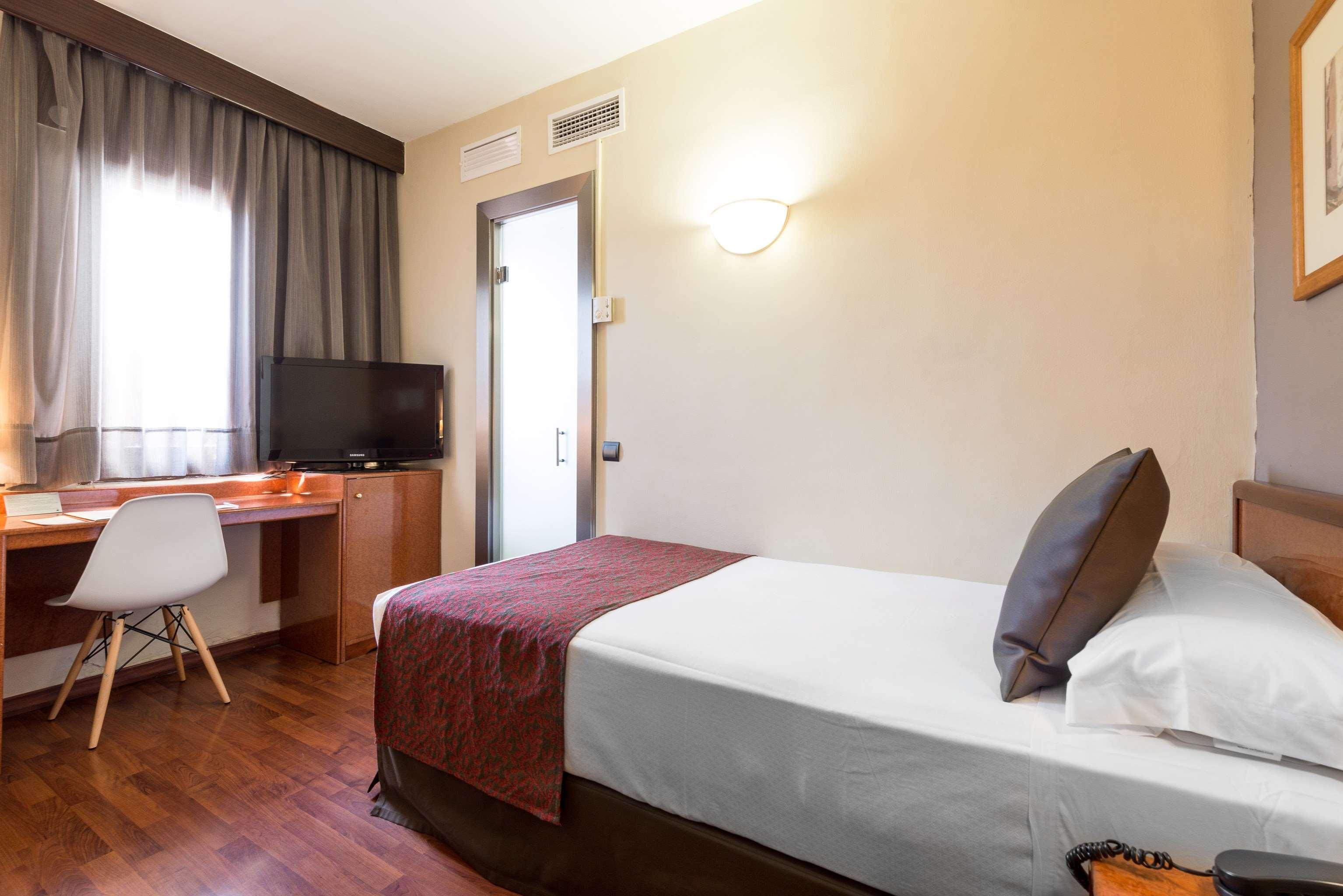 Catalonia Castellnou Hotell Barcelona Eksteriør bilde