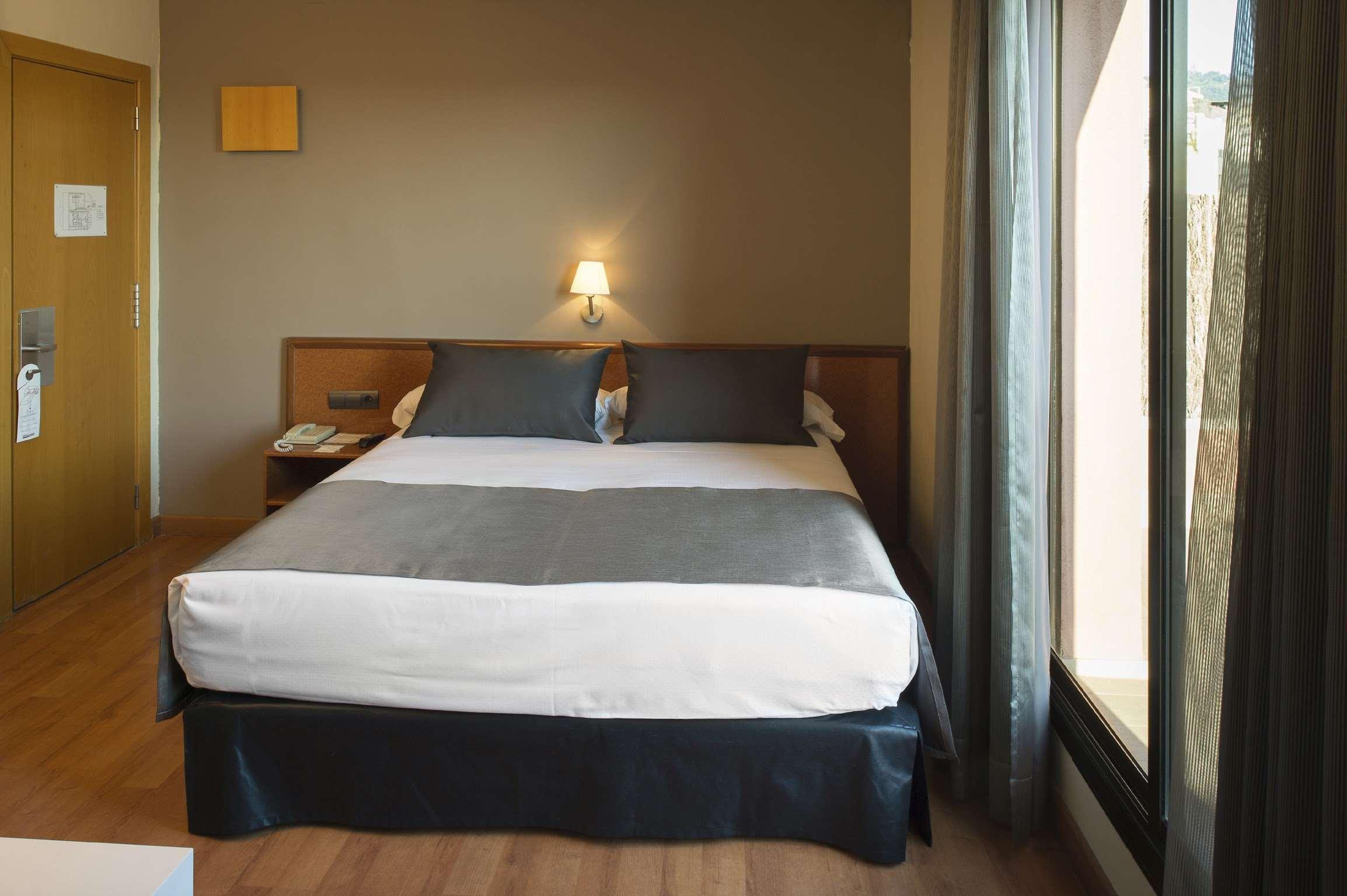 Catalonia Castellnou Hotell Barcelona Eksteriør bilde