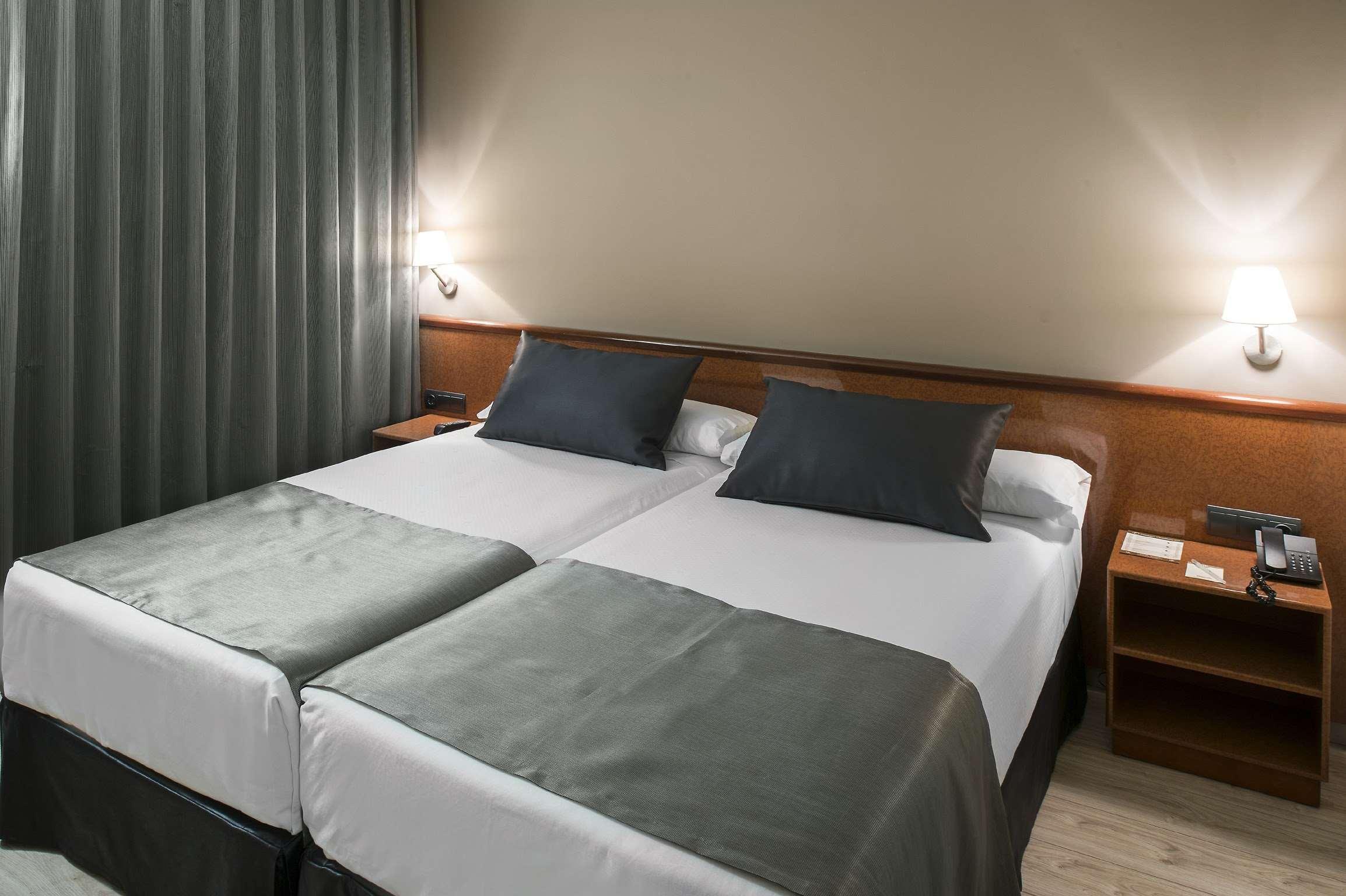 Catalonia Castellnou Hotell Barcelona Eksteriør bilde