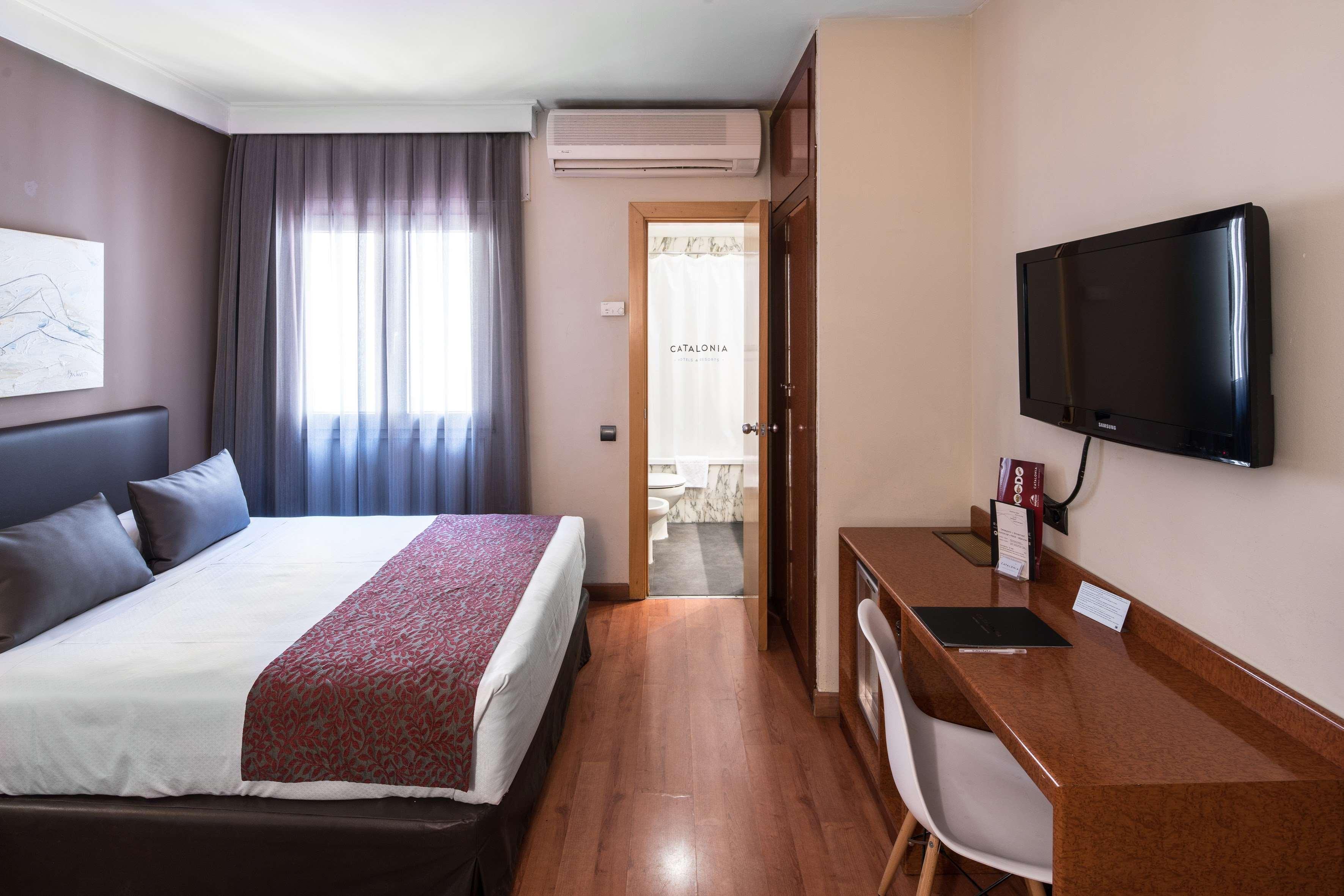 Catalonia Castellnou Hotell Barcelona Eksteriør bilde