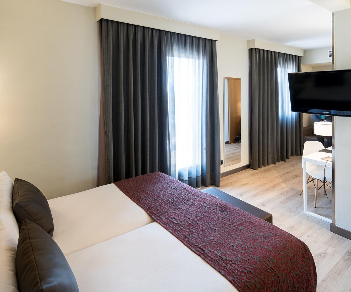 Catalonia Castellnou Hotell Barcelona Eksteriør bilde