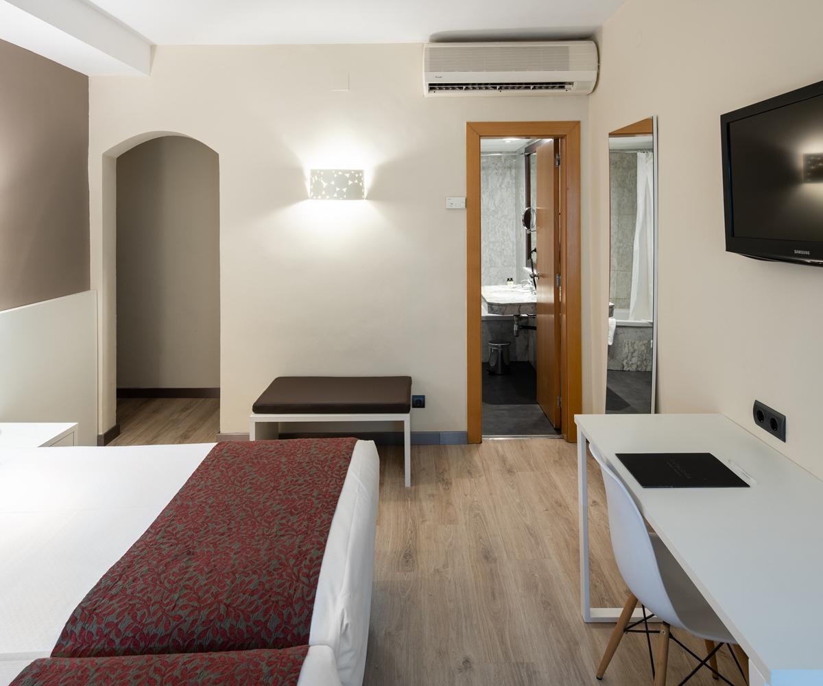 Catalonia Castellnou Hotell Barcelona Eksteriør bilde