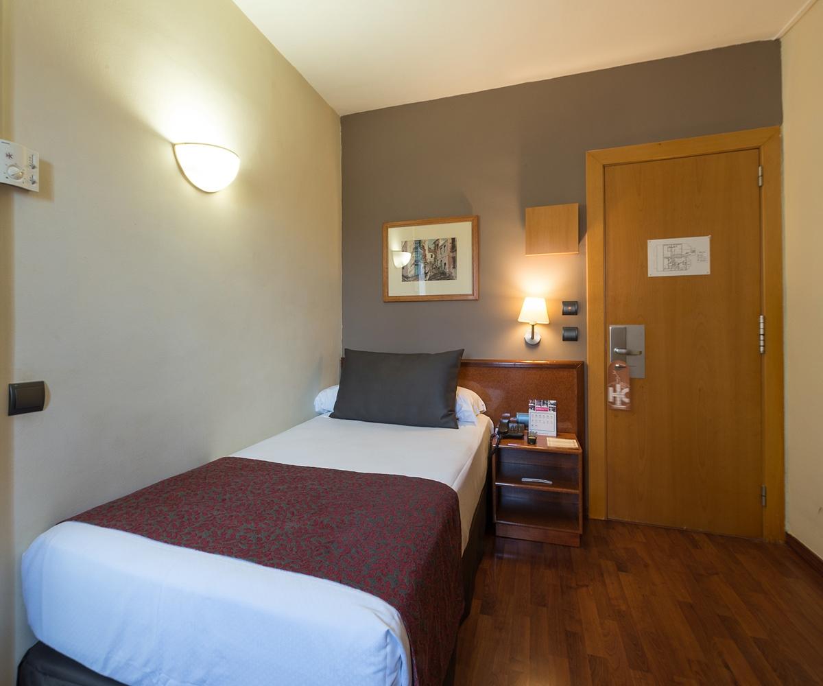 Catalonia Castellnou Hotell Barcelona Eksteriør bilde