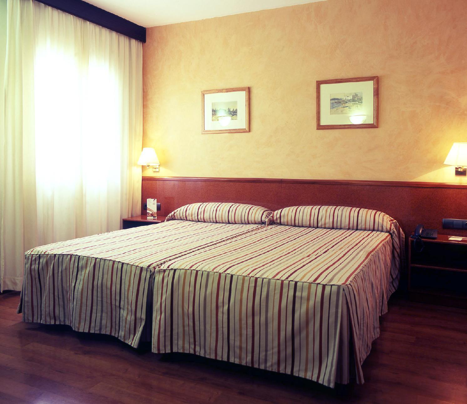 Catalonia Castellnou Hotell Barcelona Eksteriør bilde